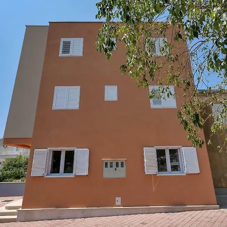 Batelina Apartment *