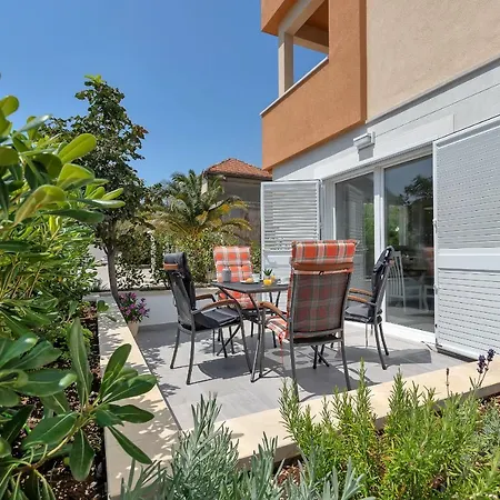 Apartment Batelina