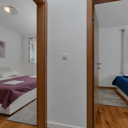 Batelina Apartment *