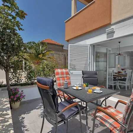 Batelina Apartment *